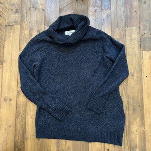 Abercrombie & Fitch Turtleneck Asymmetrical Hem Sweater